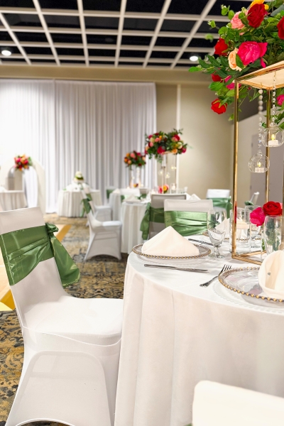 An indoor wedding setup at Rosen Inn Lake Buena Vista.